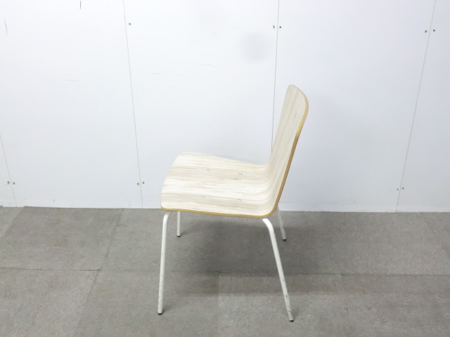 オカムラ/ライブス/木目調 / 【中古】 スタッキングチェア