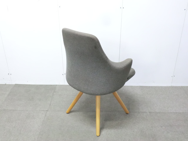 オカムラ/ライブス/グレー / 【中古】 ミーティングチェア