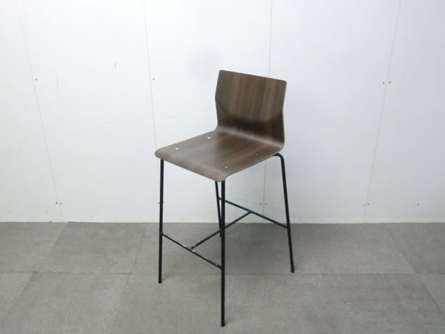 オカムラ/スイープ/ 木目調 / 【中古】 カウンターチェア