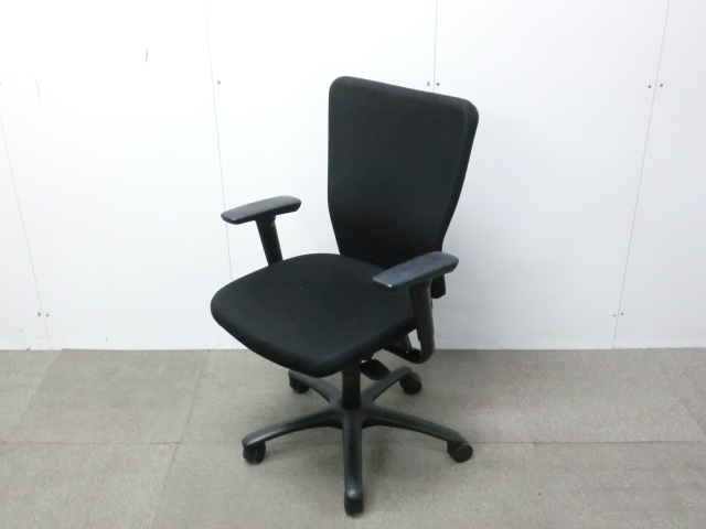 オカムラ/カロッツァ/ブラック / 【中古】 OAチェア肘有