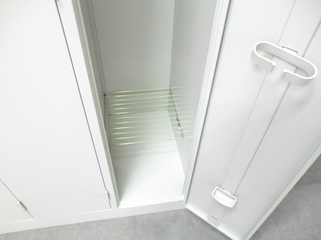 ウチダ / ニューグレー / 【中古】 3人用ロッカー