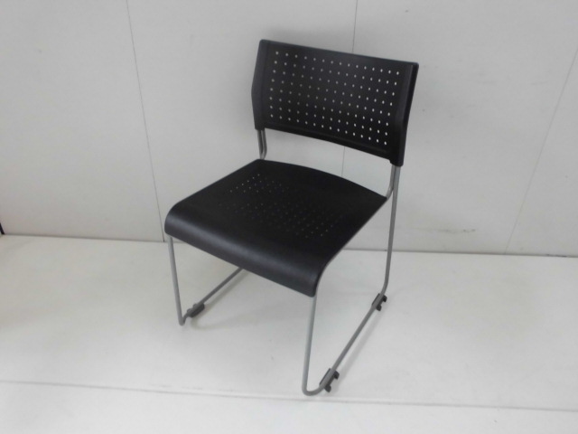 アイリスチトセ/ブラック/スタッキングチェア/【中古】