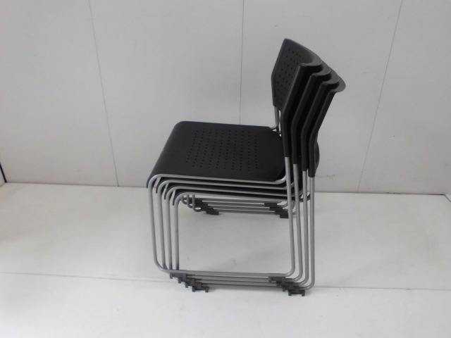アイリスチトセ/ブラック/スタッキングチェア/【中古】