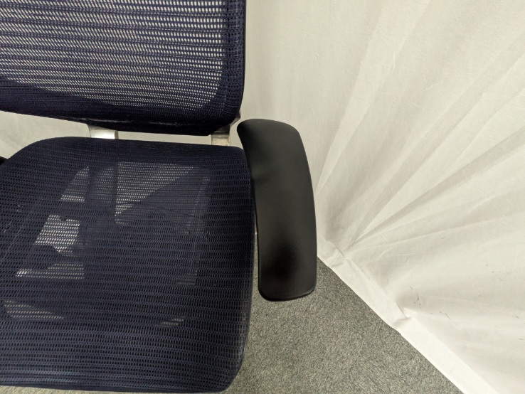 オカムラ バロン ダークブルー 【中古】 OAチェア肘有