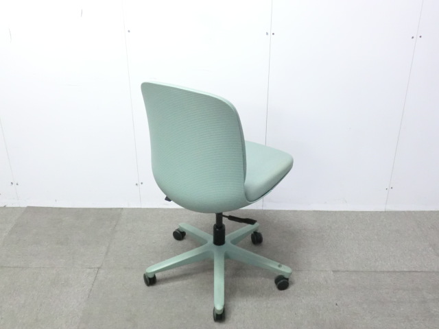 イトーキ/トルテU/ライトブルー/【中古】 OAチェア肘無し
